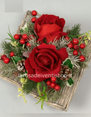 Composizione con rose rosse